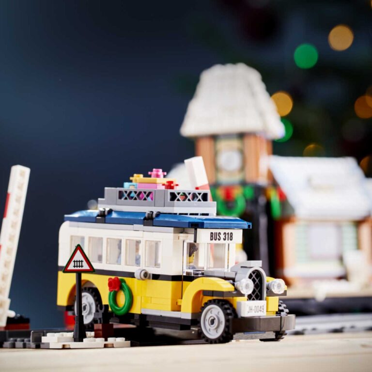 LEGO 10259 Winter Dorp Station - 10259 1 5