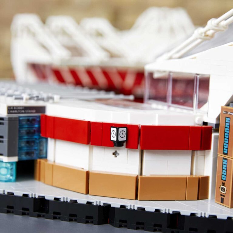 LEGO 10272 Creator Expert Old Trafford - Manchester United - 10272 1 11 scaled