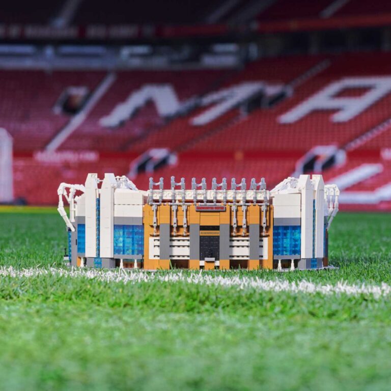 LEGO 10272 Creator Expert Old Trafford - Manchester United - 10272 1 120 scaled