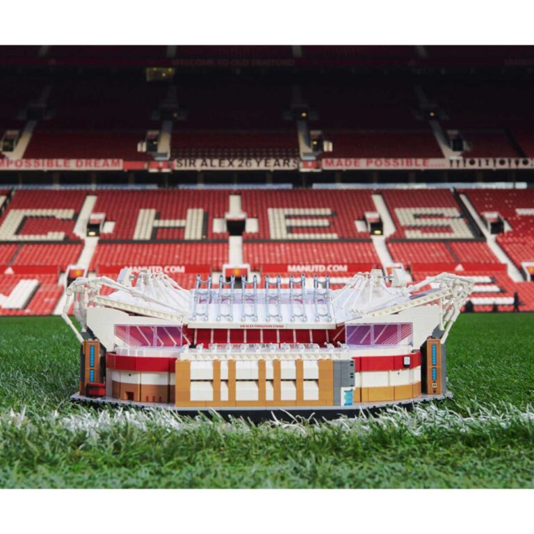 LEGO 10272 Creator Expert Old Trafford - Manchester United - 10272 1 122 scaled