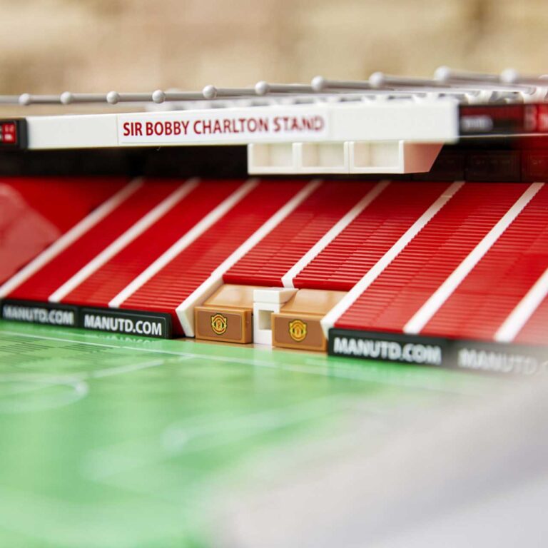 LEGO 10272 Creator Expert Old Trafford - Manchester United - 10272 1 13 scaled