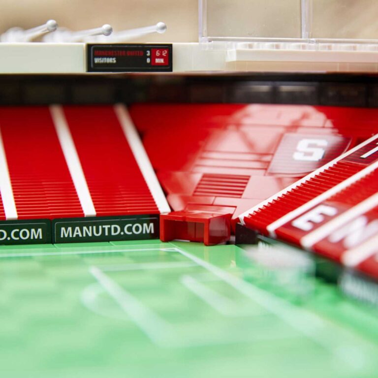 LEGO 10272 Creator Expert Old Trafford - Manchester United - 10272 1 14 scaled