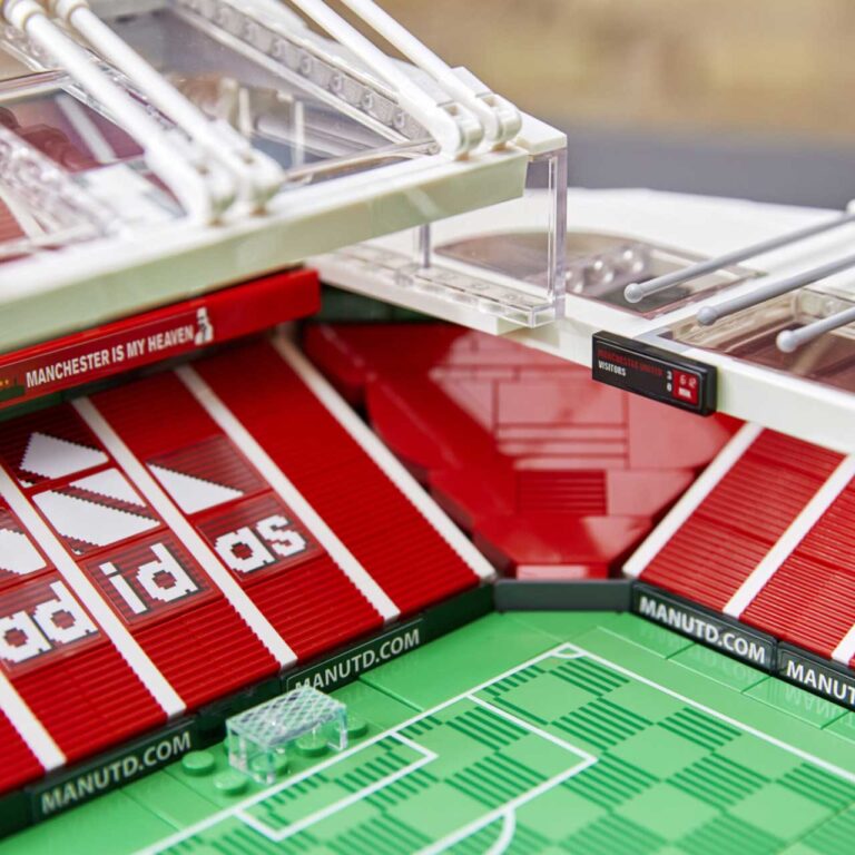 LEGO 10272 Creator Expert Old Trafford - Manchester United - 10272 1 15 scaled