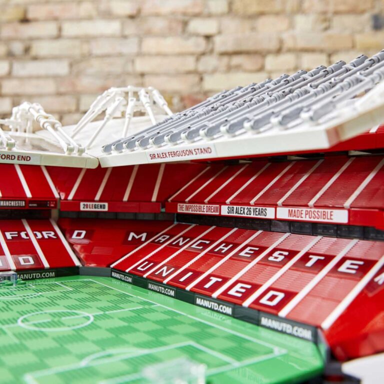 LEGO 10272 Creator Expert Old Trafford - Manchester United - 10272 1 17 scaled