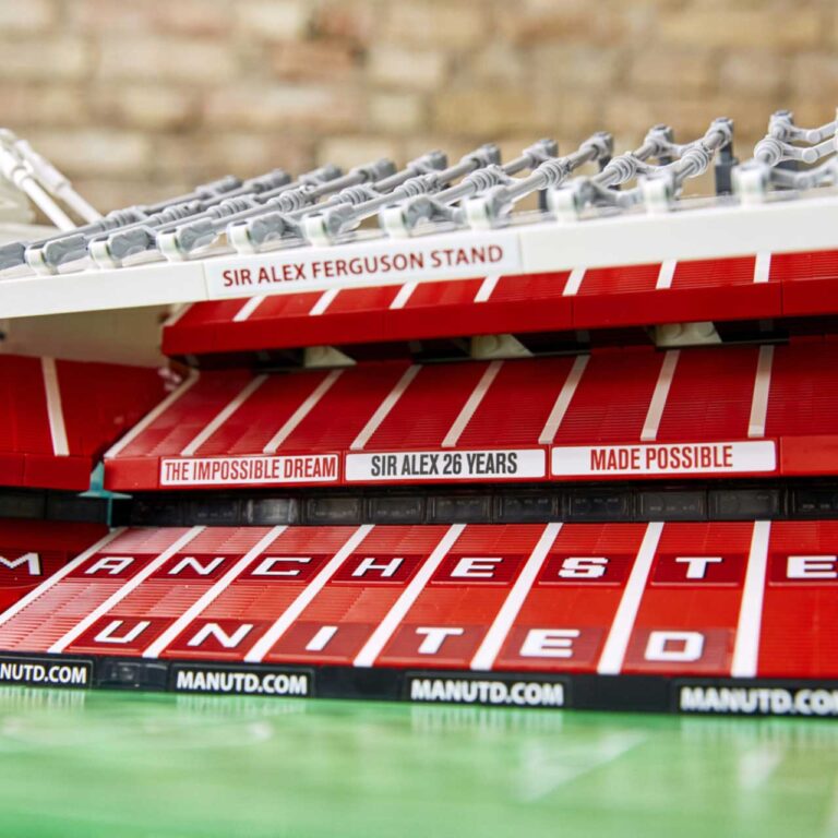 LEGO 10272 Creator Expert Old Trafford - Manchester United - 10272 1 18 scaled