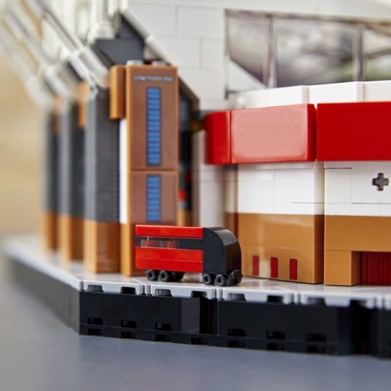LEGO 10272 Creator Expert Old Trafford - Manchester United - 10272 1 19 scaled