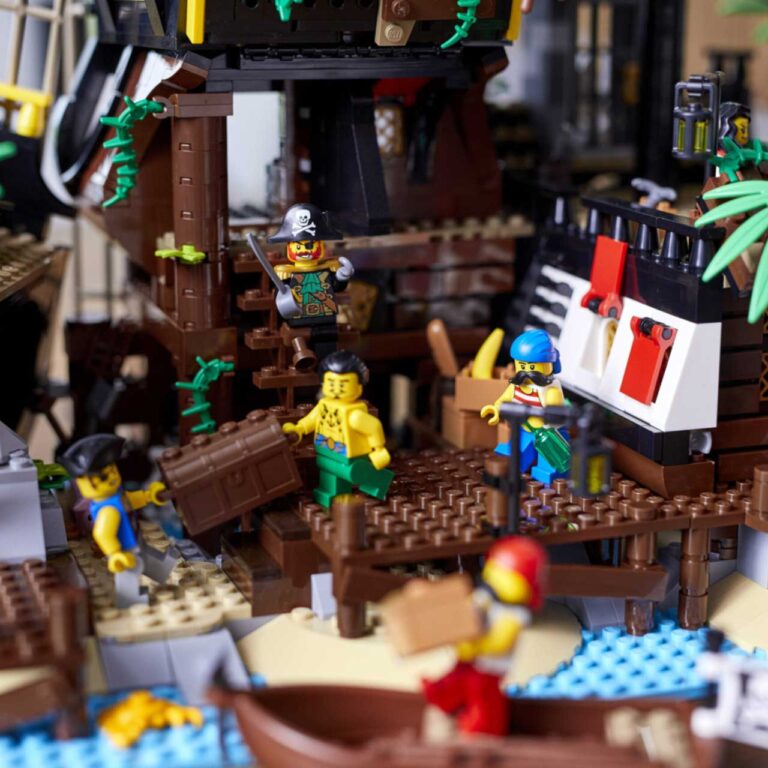 LEGO 21322 Piraten van Barracuda Baai - 21322 1 27 scaled