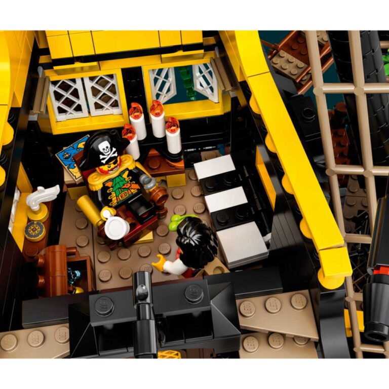 LEGO 21322 Piraten van Barracuda Baai - 21322 1 3 scaled