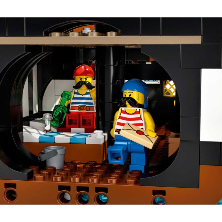 LEGO 21322 Piraten van Barracuda Baai - 21322 1 45 scaled