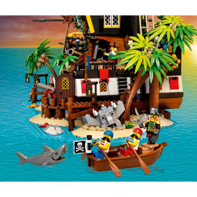 LEGO 21322 Piraten van Barracuda Baai - 21322 1 6 scaled