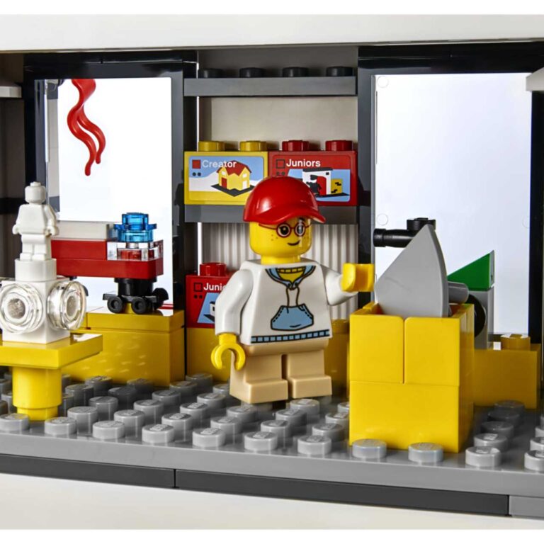 LEGO 40305 Promotional Brand Store LEGO winkel op microschaal - 40305 1 15 scaled