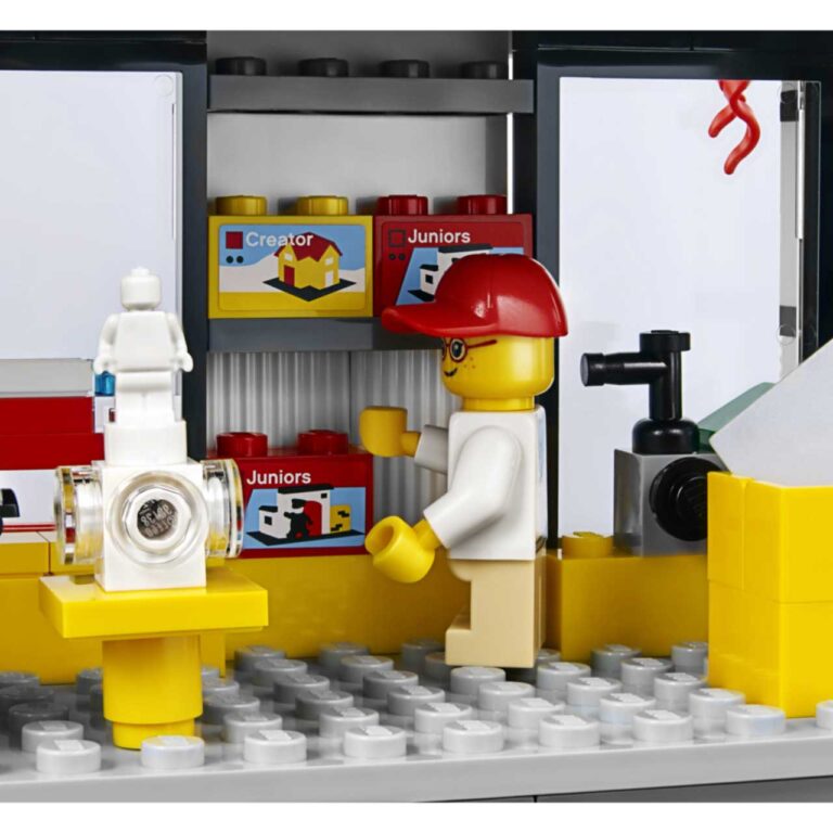 LEGO 40305 Promotional Brand Store LEGO winkel op microschaal - 40305 1 7 scaled