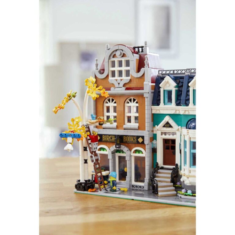 LEGO 10270 Boekwinkel - LEGO 10270 INT 29 scaled