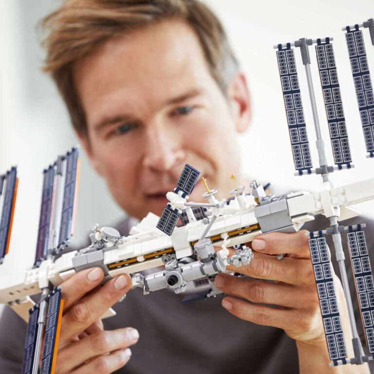 LEGO 21321 Ideas Internationaal ruimtestation - LEGO 21321 INT 19