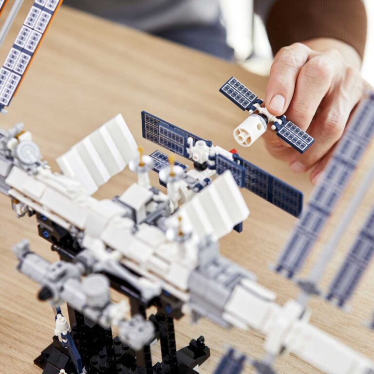 LEGO 21321 Ideas Internationaal ruimtestation - LEGO 21321 INT 25