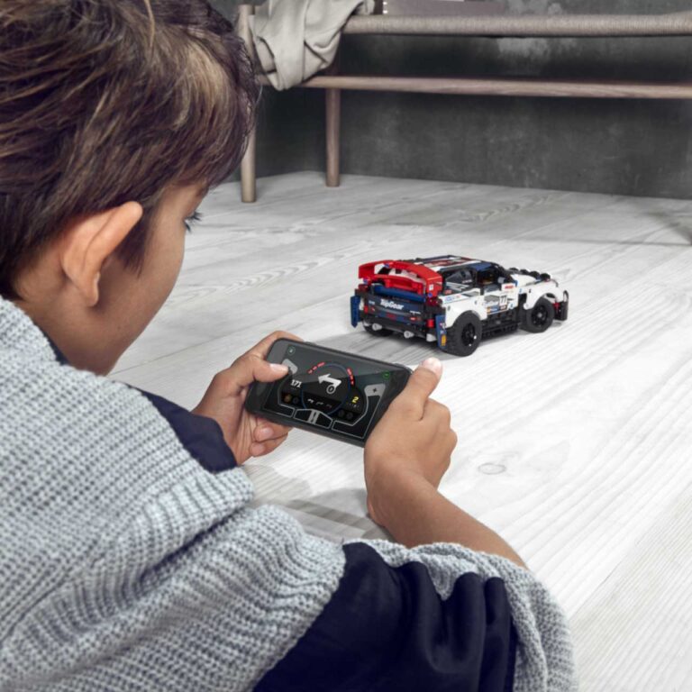 LEGO 42109 Technic Top Gear Rallyauto - LEGO 42109 INT 13