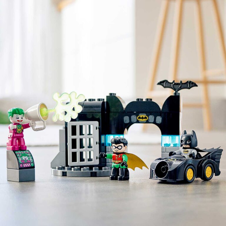 LEGO 10919 Batcave - LEGO 10919 INT 12