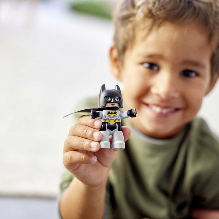 LEGO 10919 Batcave - LEGO 10919 INT 9