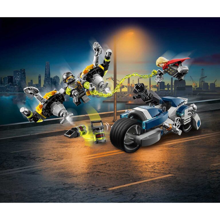 LEGO 76142 Avengers Speeder Bike aanval - LEGO 76142 INT 4