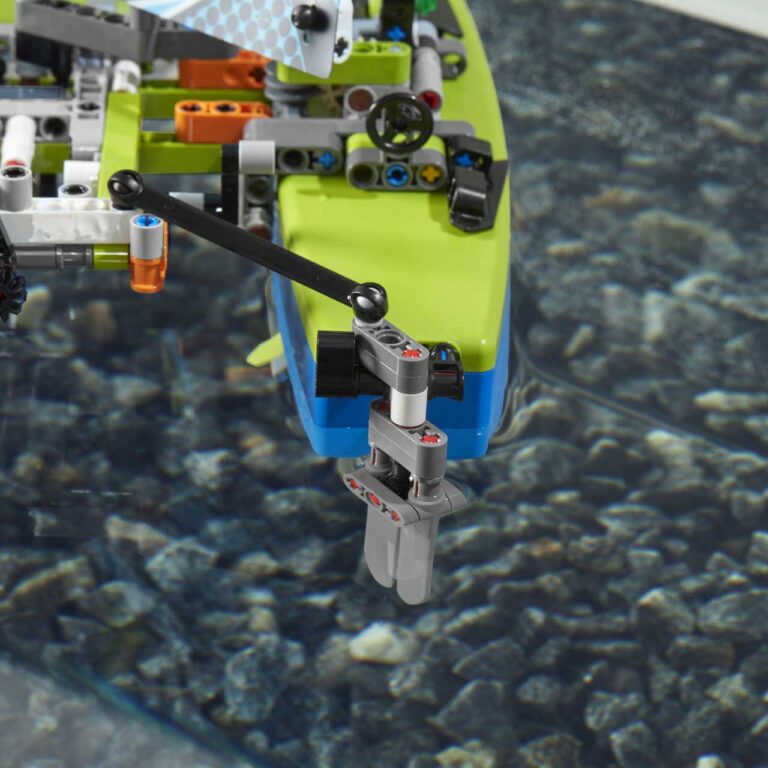 LEGO 42105 Technic Catamaran - LEGO 42105 INT 16