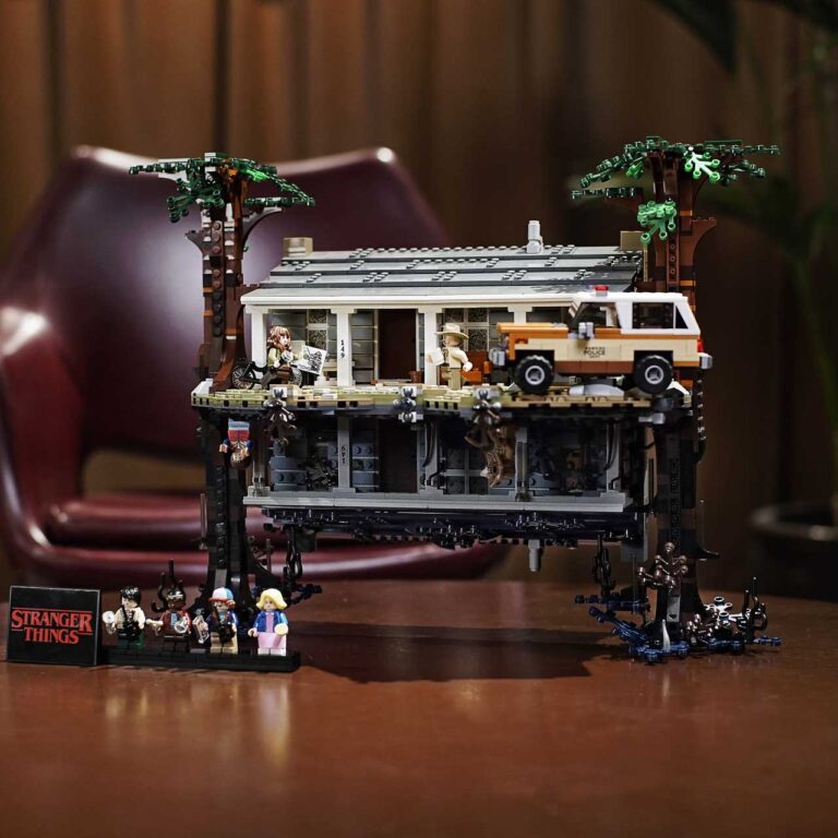 LEGO 75810 Stranger Things The Upside Down - LEGO 75810 INT 37