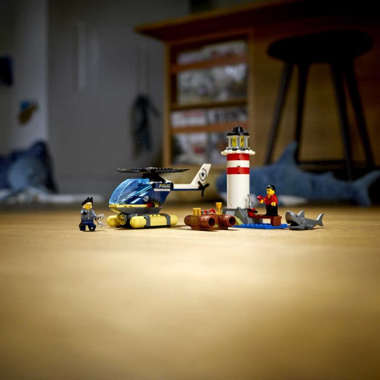 LEGO 60274 City Elite Politie vuurtoren aanhouding - LEGO 60274 INT 10