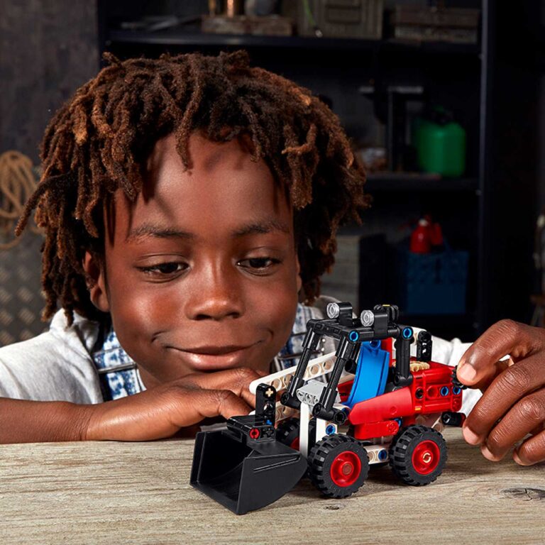 LEGO 42116 Technic Minigraver - 42116 Lifestyle cons 010 crop