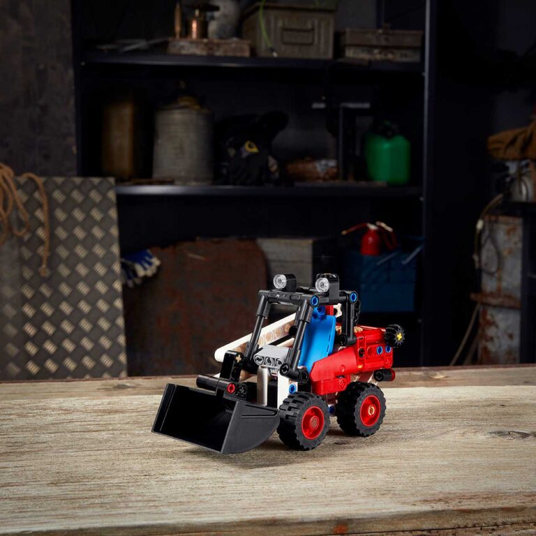 LEGO 42116 Technic Minigraver - 42116 Lifestyle envr 01