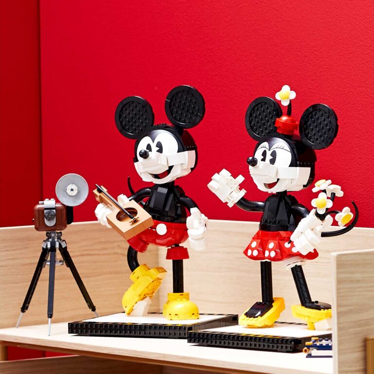 LEGO 43179 Disney Mickey Mouse & Minnie Mouse - 43179 Lifestyle envr crop