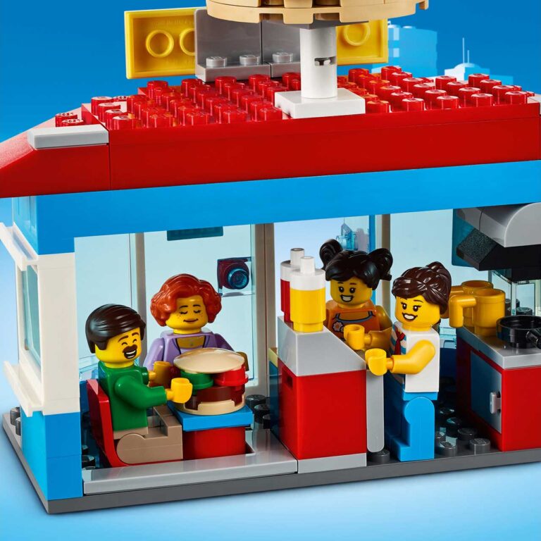 LEGO 60271 City Marktplein - 60271 Feature4