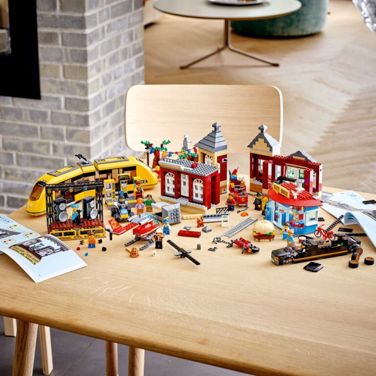 LEGO 60271 City Marktplein - 60271 Lifestyle build