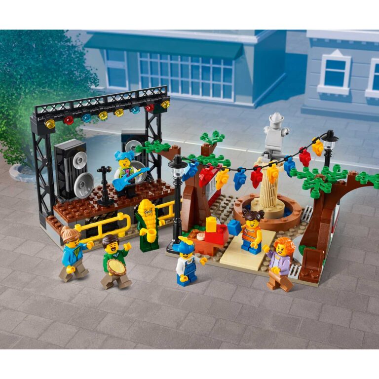 LEGO 60271 City Marktplein - 60271 WEB SEC10