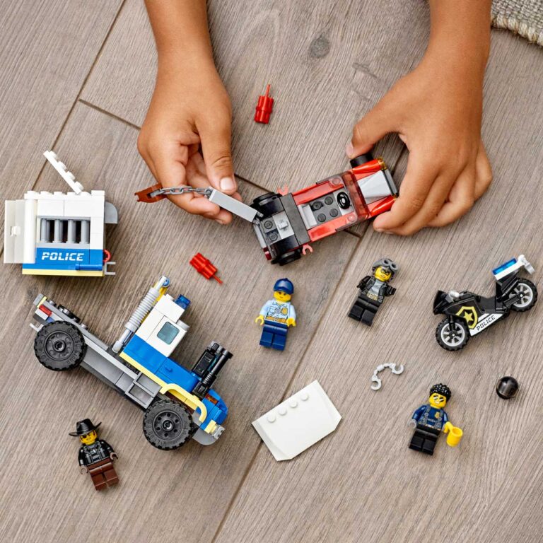 LEGO 60276 City Politie gevangenentransport - 60276 Lifestyle build crop