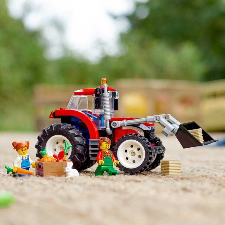 LEGO 60287 City Tractor - 60287 Lifestyle envr crop