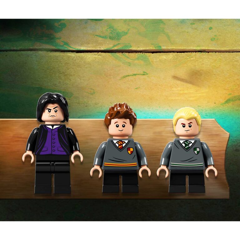 LEGO 76383 Harry Potter™ Zweinstein™ Moment: Toverdrankenles - 76383 WEB Lineup