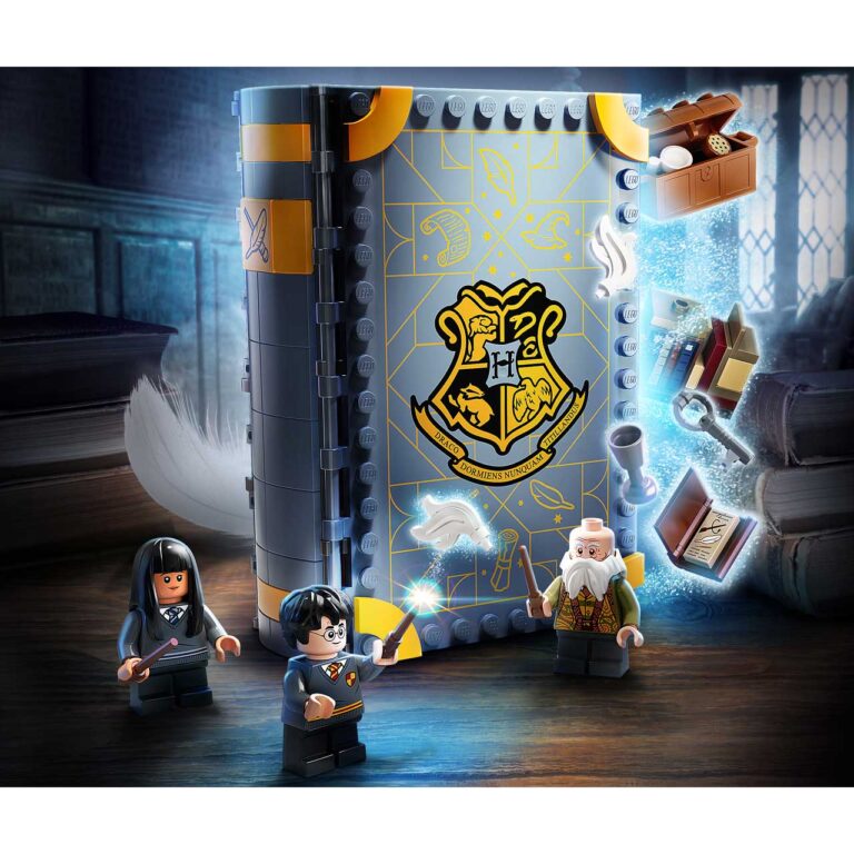 LEGO 76385 Harry Potter™ Zweinstein™ Moment: Toverspreukenles - 76385 WEB PRI