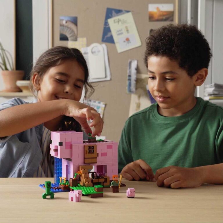 LEGO 21170 Minecraft Het varkenshuis - 21170 ShopperVideo 32s 1x1