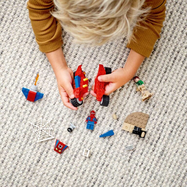 LEGO 76172 Spider-Man en Sandman duel - 76172 Lifestyle build crop