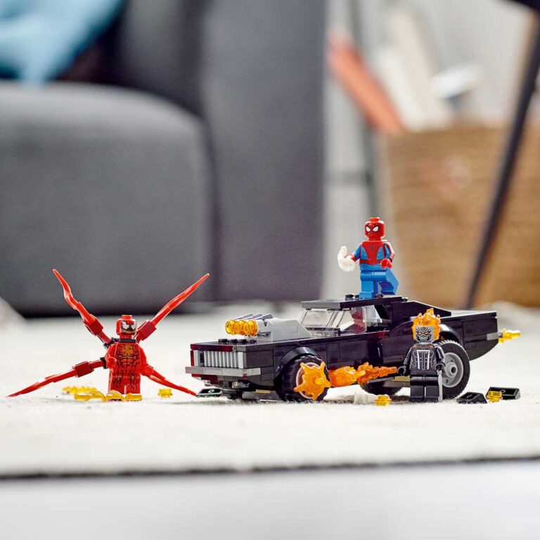 LEGO 76173 Spider-Man en Ghostrider vs. Carnage - 76173 Lifestyle envr crop