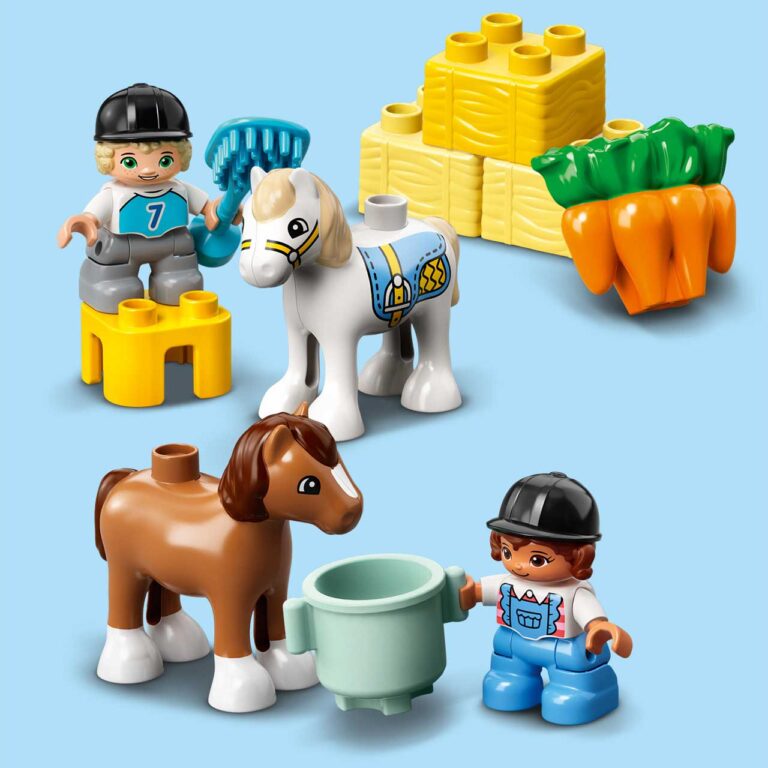 LEGO 10951 DUPLO Paardenstal en pony's verzorgen - 10951 Feature1