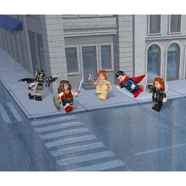 LEGO 76046 DC Comics Super Heroes - Heroes of Justice: Luchtduel - LEGO 76046 INT 3
