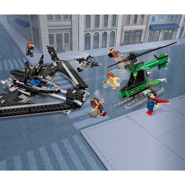 LEGO 76046 DC Comics Super Heroes - Heroes of Justice: Luchtduel - LEGO 76046 INT 4