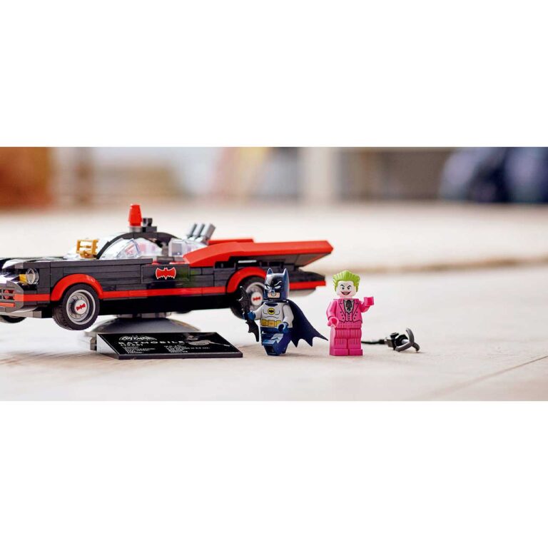 LEGO 76188 Batman klassieke tv-serie Batmobile - 76188 IntheBox