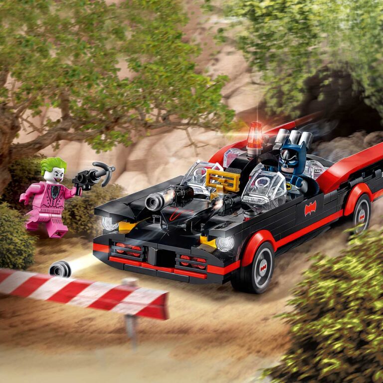 LEGO 76188 Batman klassieke tv-serie Batmobile - 76188 Super Heroes 1HY21 EcommerceMobile Notext 1500x1500 5