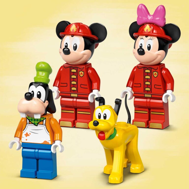 LEGO 10776 Disney Mickey & Friends brandweerkazerne & auto - 10776 Feature2 MB