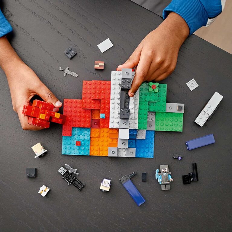 LEGO 21172 MINECRAFT Het verwoeste portaal - 21172 Minecraft 2HY21 EcommerceMobile NOTEXT 1500x1500 5
