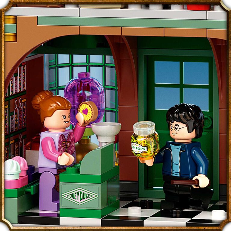 LEGO 76388 Harry Potter™ Zweinsveld™ Dorpsbezoek - 76388 Feature1 MB
