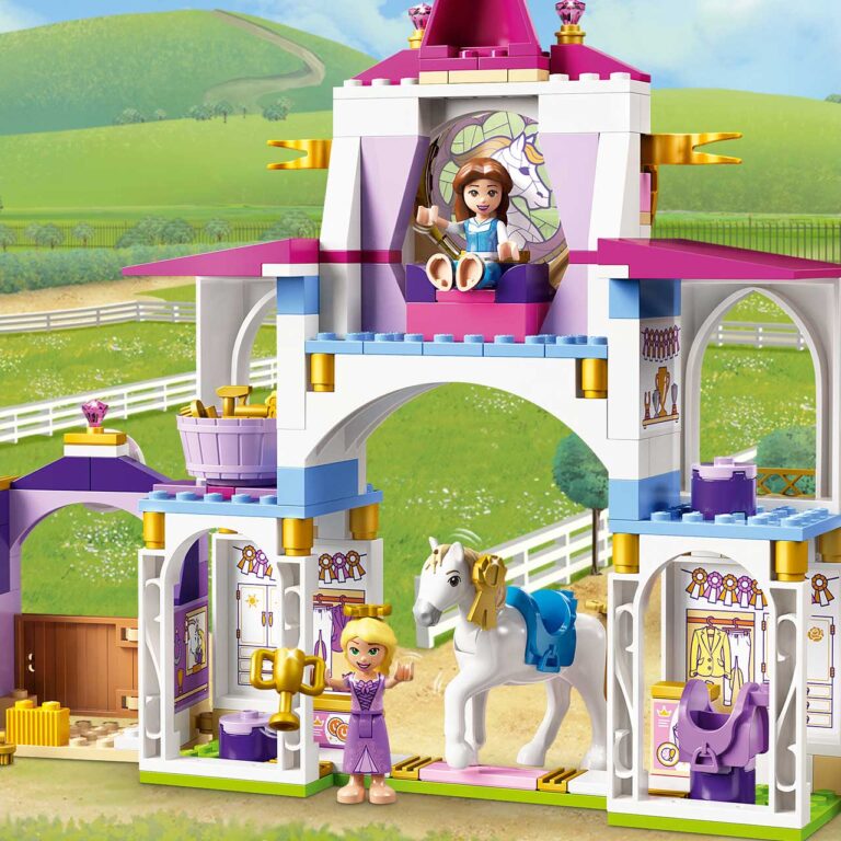 LEGO 43195 Disney Belle en Rapunzel's koninklijke paardenstal - 43195 Feature1