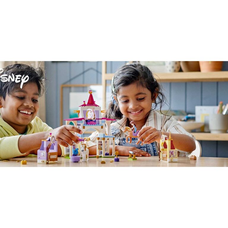 LEGO 43195 Disney Belle en Rapunzel's koninklijke paardenstal - 43195 Lifestyle