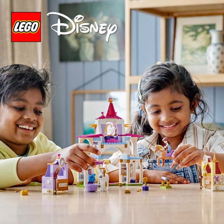 LEGO 43195 Disney Belle en Rapunzel's koninklijke paardenstal - 43195 Lifestyle MB